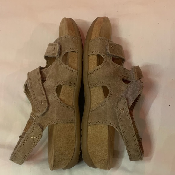 Suede sandal’s women’s size 7 1/2 - Picture 2 of 5